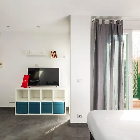 Lovely Studio With Balcony By St Peter 로마